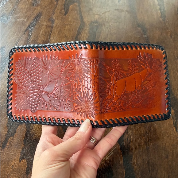Handcrafted Leather Card Holder with Deer Motif - Orange and Brown - Picture 3 of 5